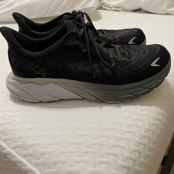 Women’s Arahi 6 Hoka Sneakers - Picture 7 of 11